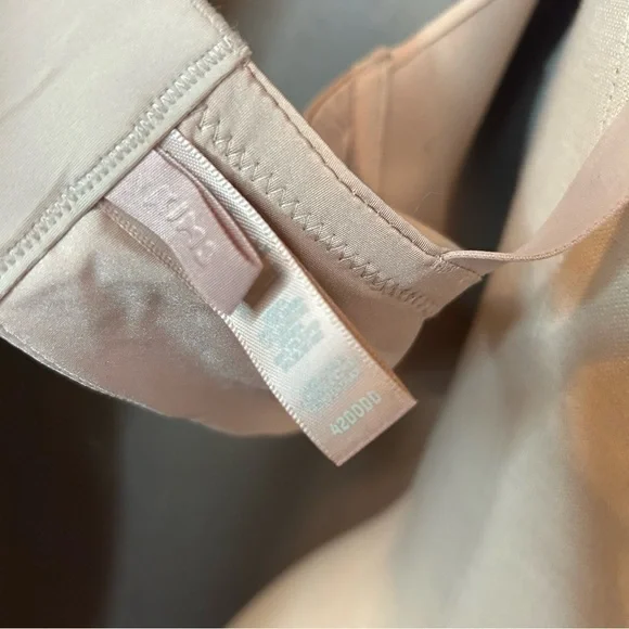 Skims Bra 42DDDD no wire lightly line great condition - Picture 5 of 6